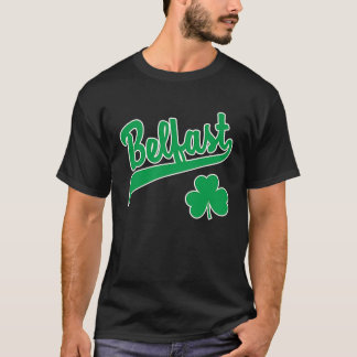 Camiseta Belfast Sports Script Shamrock Green Print White O