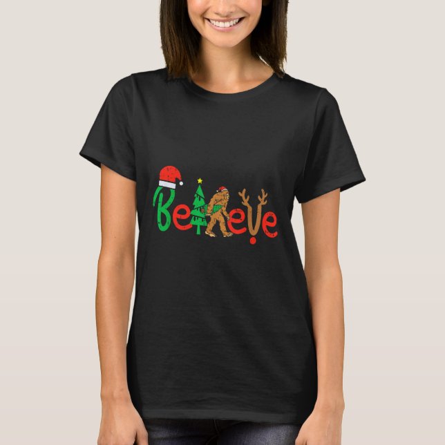Camiseta Believe Bigfoot Sasquatch Santa Reindeer Christmas (Frente)