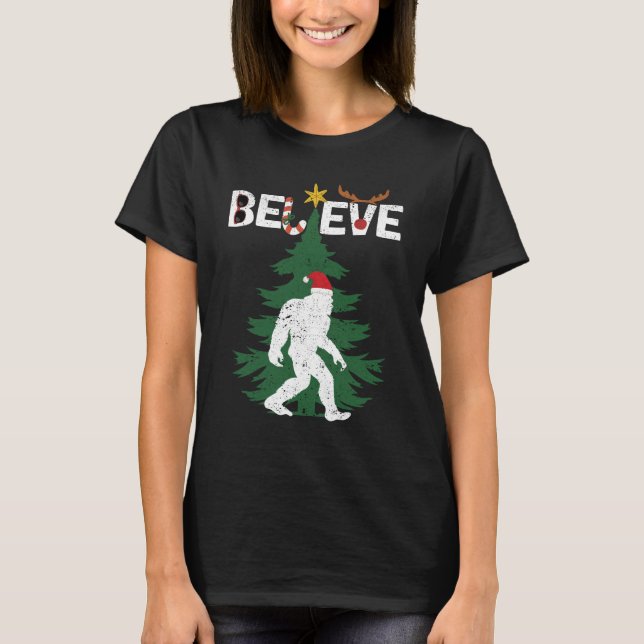Camiseta Believe Bigfoot Sasquatch Yeti Christmas Hat (Frente)