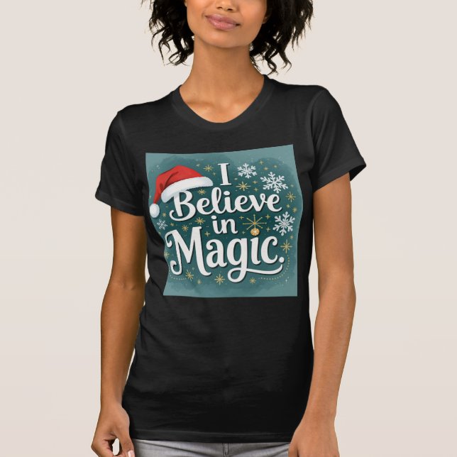 Camiseta Believe in magic women family holiday tee (Frente)