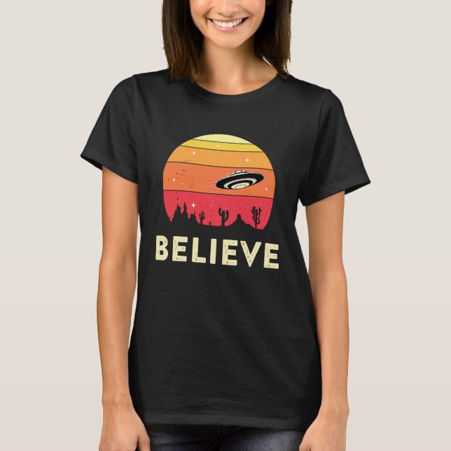 Camiseta Believe In UFOs UFO Believer Alien Ufology Flying  (Frente)