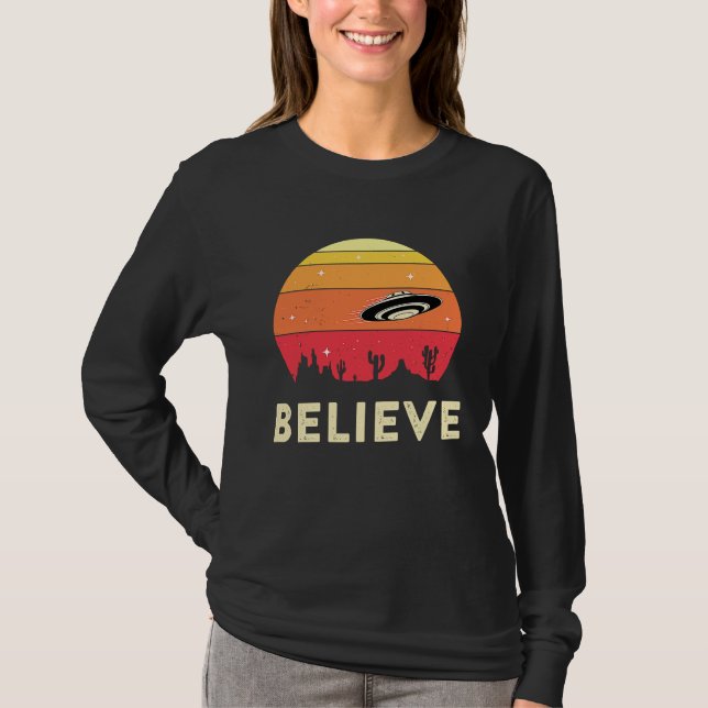 Camiseta Believe In UFOs UFO Believer Alien Ufology Flying  (Frente)