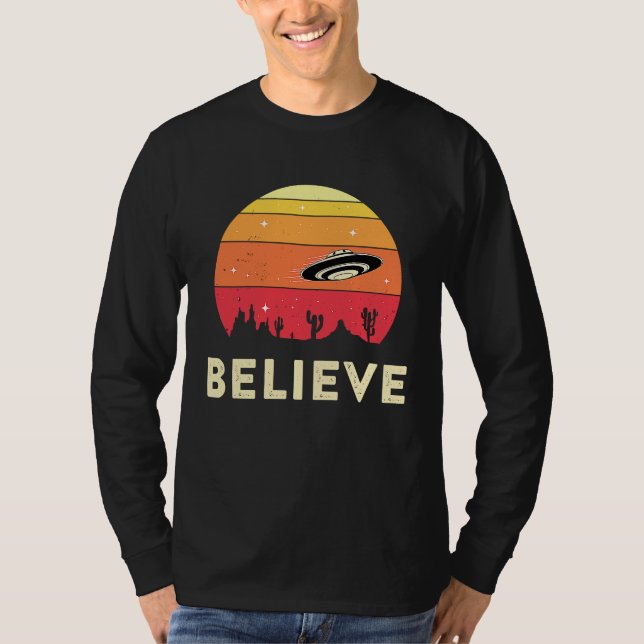 Camiseta Believe In UFOs UFO Believer Alien Ufology Flying  (Frente)