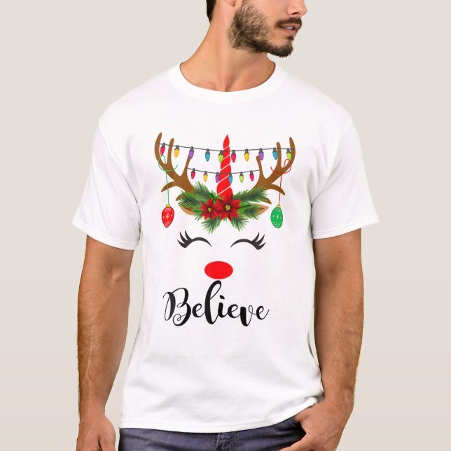 Camiseta Believe Rudolph The Reindeer Face Light Christmas (Frente)