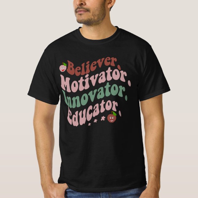 Camiseta Believer Motivator Innovator Educator Teacher Gift (Frente)