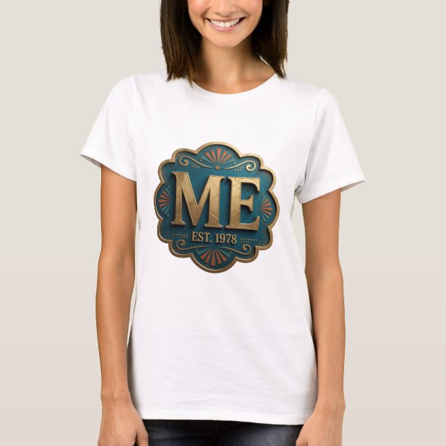 Camiseta Belo Design de Declaração ME EST 1978 em Ouro (Frente)