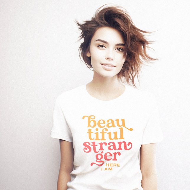 Camiseta Belo Estranho Aqui Estou (Beautiful Stranger Here I Am T-Shirt)