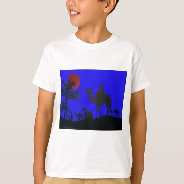 Camiseta Belo Impressão de Arte Sunset Camel Safari (Frente)