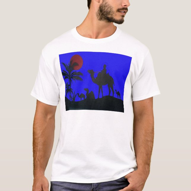 Camiseta Belo Impressão de Arte Sunset Camel Safari (Frente)