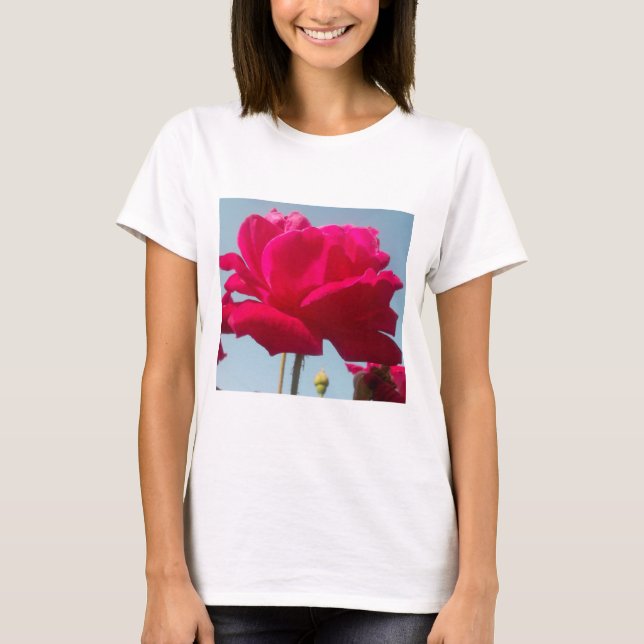 Camiseta Belo Rosa Celestial: Vermelho Contra Azul (Frente)