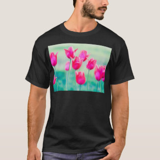 Camiseta Belos Primavera Tulipas Flores Crescendo No Jardim