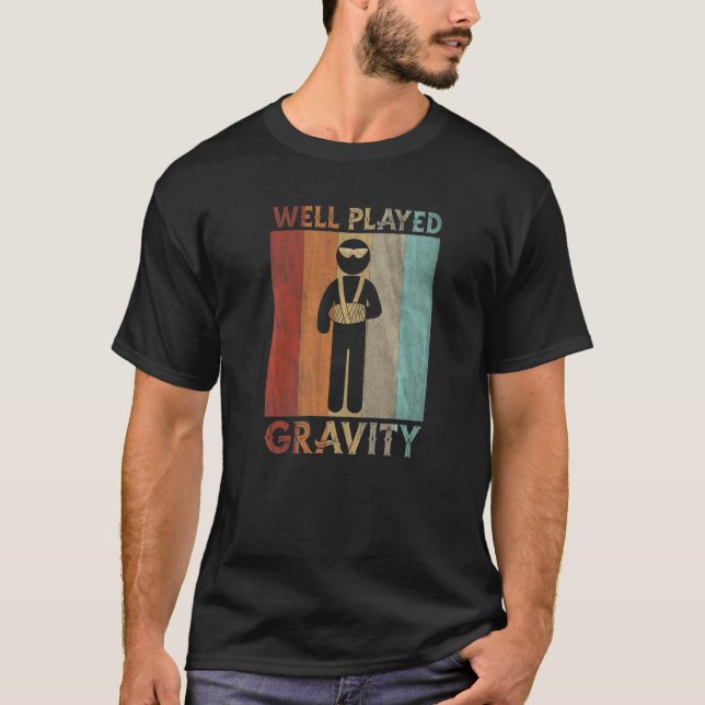 Camiseta Bem Jogado Gravidade Quebrada Braço Começa Bem Fer (Frente)