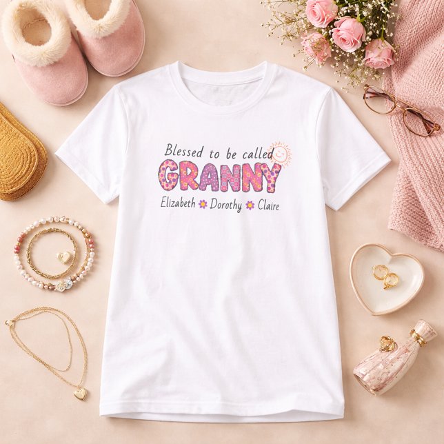 Camiseta Bênção ser chamada de Vovó Nomes Personalizados (Blessed to be called Granny Personalized Names T-Shirt)