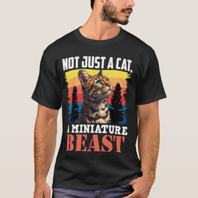 Camiseta Bengala Gatos NÃO APENAS UM GATO UMA MINIATURA BEA (Frente)
