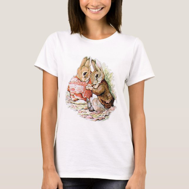 Camiseta Benjamin Bunny e Peter Rabbit planejam o ataque (Frente)