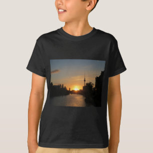 Camiseta Berlim Alemanha Skyline Night Postcard Fernsehturm