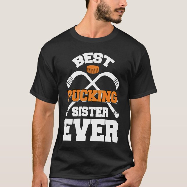 Camiseta Best Pucking Sister Ever Hockey Sports (Frente)