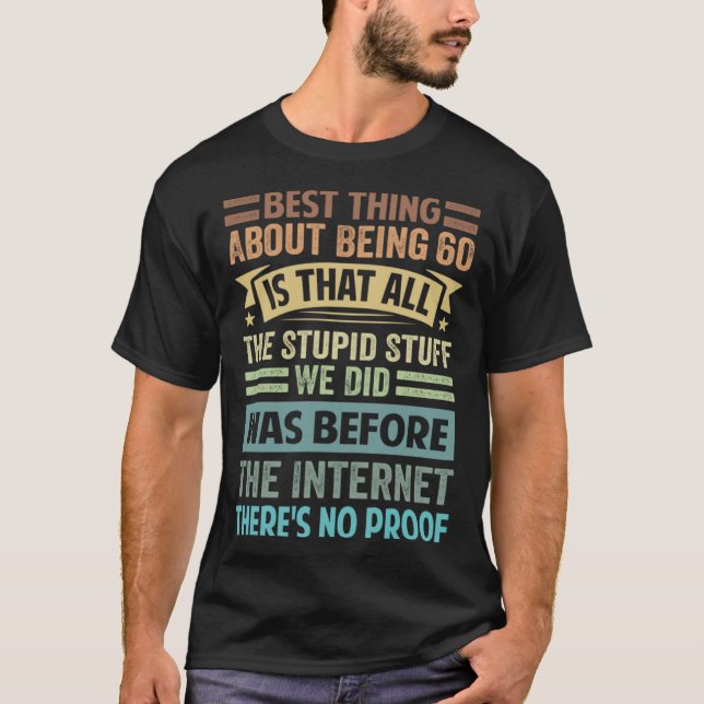 Camiseta Best Thing About Being 60 Is That All The Stupid S (Frente)