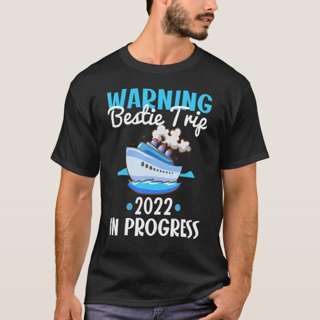 Camiseta Besties Cruise Warning Bestie Trip Em Curso Soma (Frente)
