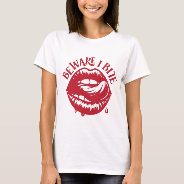 Camiseta Beware I Bite: Halloween Lips Tee (Frente)