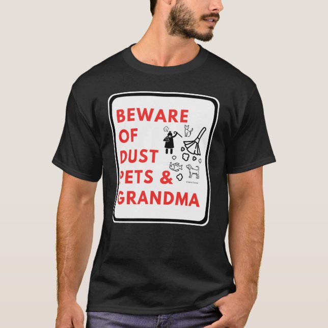Camiseta Beware of dust pets and grandma  sign (Frente)