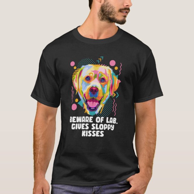 Camiseta Beware of Lab Gives Sloppy Kisses Labrador Retriev (Frente)