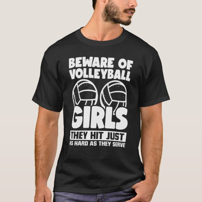 Camiseta Beware Of Volleyball Girls They Hit As Hard As The (Frente)