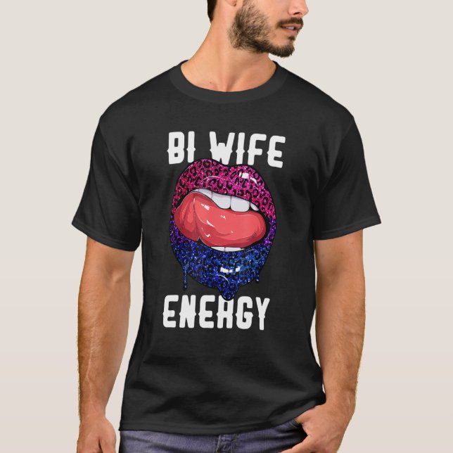 Camiseta Bi Wife Energy Leopard Lábios Bissexualidade Bi Pr (Frente)