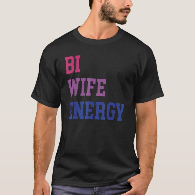 Camiseta Bi Wife Energy Lgbtq Suporta O Respeito Da Esposa  (Frente)