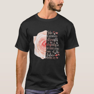 Camiseta Bíblia Cristã Versa Proverbs 31 25 Flor Rosa