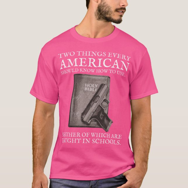 Camiseta Bíblia E Arma De Alteração Do Segundo (Frente)
