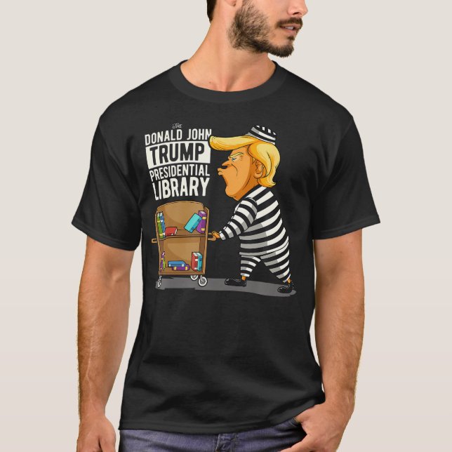 Camiseta Biblioteca Presidencial do Prison Trump (Frente)