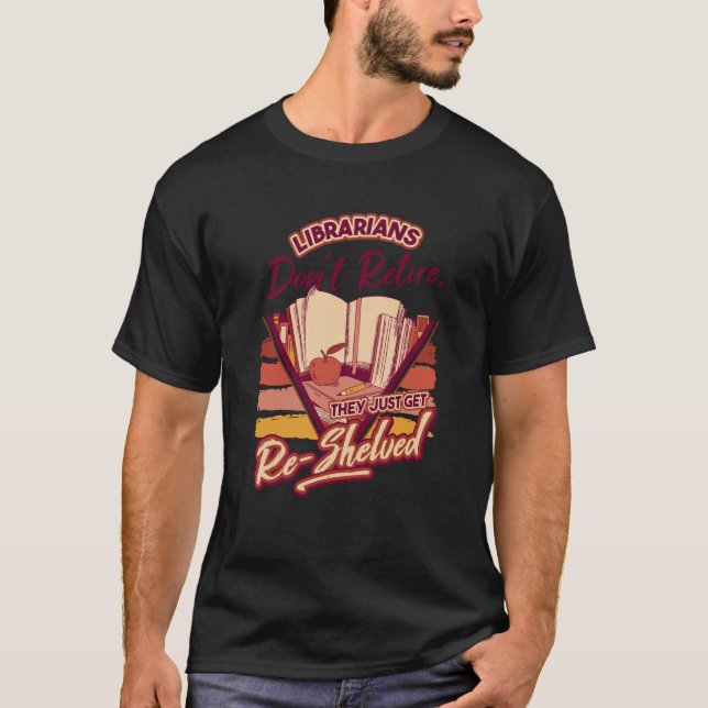 Camiseta Bibliotecários Não Se Aposentam Eles São Uma Libra (Frente)