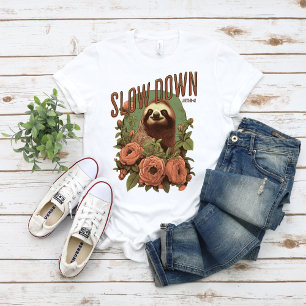 Camiseta Bicho-Preguiça Fofo Diminua a Velocidade Lucas 10: