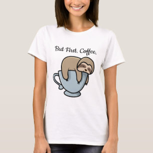 Camiseta Bicho-Preguiça Fofo Dormindo na Xícara de Café Cit