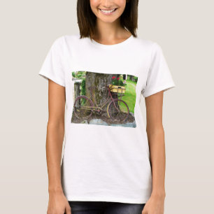 Camiseta Bicicleta antiga velha com cesta da flor