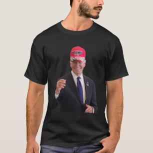 Camiseta Biden Veste Um Chapéu Trump 2024