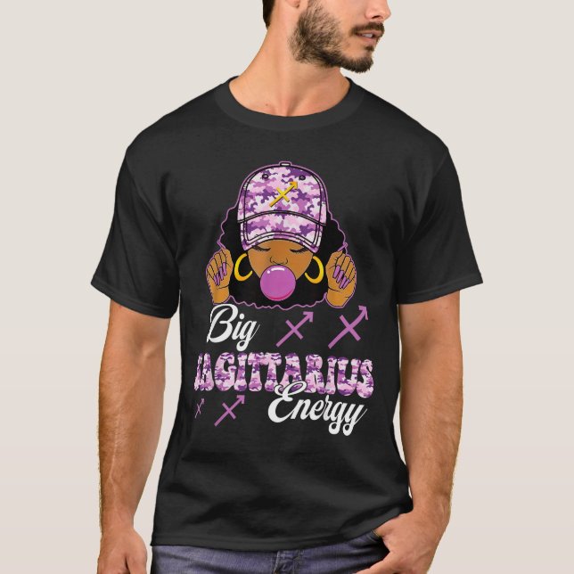 Camiseta Big Sagittarius Energy Afro Girl With Purple Camou (Frente)