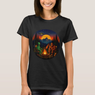 Camiseta Bigfoot alien engraçado acampando ufo retrô foguei