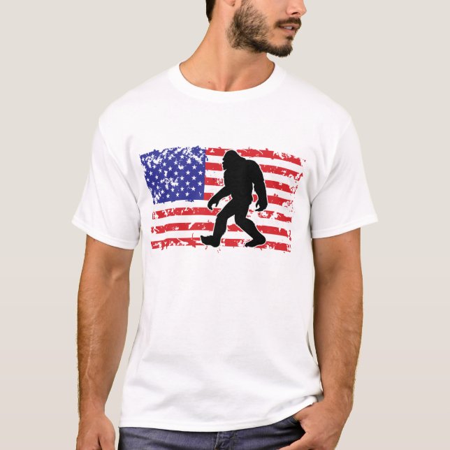 Camiseta Bigfoot and the American Flag (Frente)