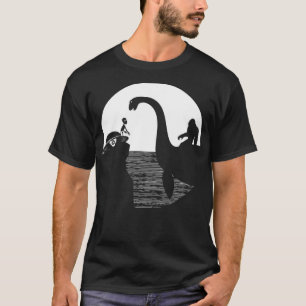 Camiseta Bigfoot Andando Loch Ness Monster Com Alienígena!