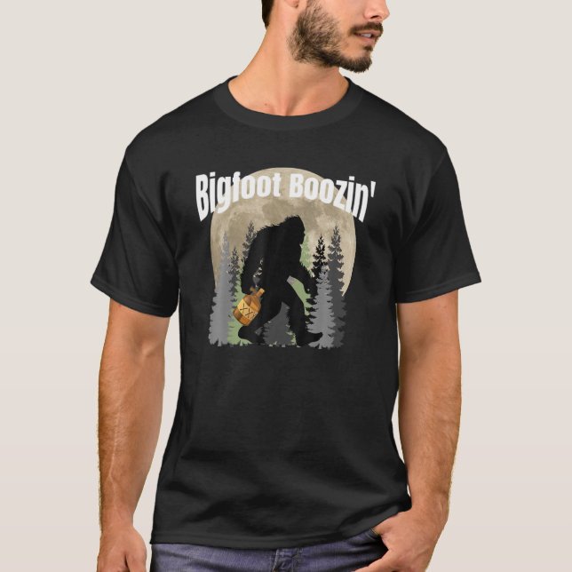 Camiseta Bigfoot Boozing, Moonshine Bebendo Bigfoot (Frente)