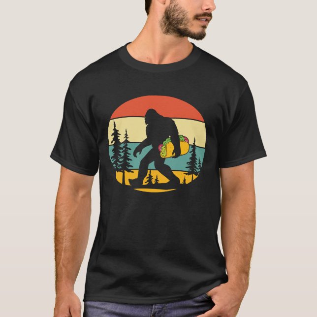 Camiseta Bigfoot Carrying Taco (Frente)