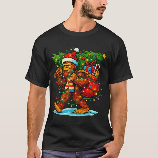 Camiseta Bigfoot Christmas Tree Xmas Sasquatch Funny Lights (Frente)