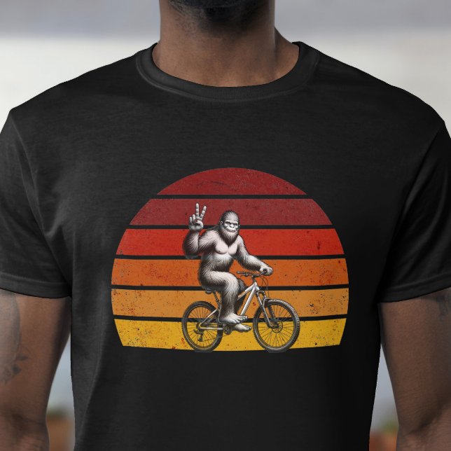 Camiseta Bigfoot Cycling Retro sunset Silhouette para Biker (Criador carregado)