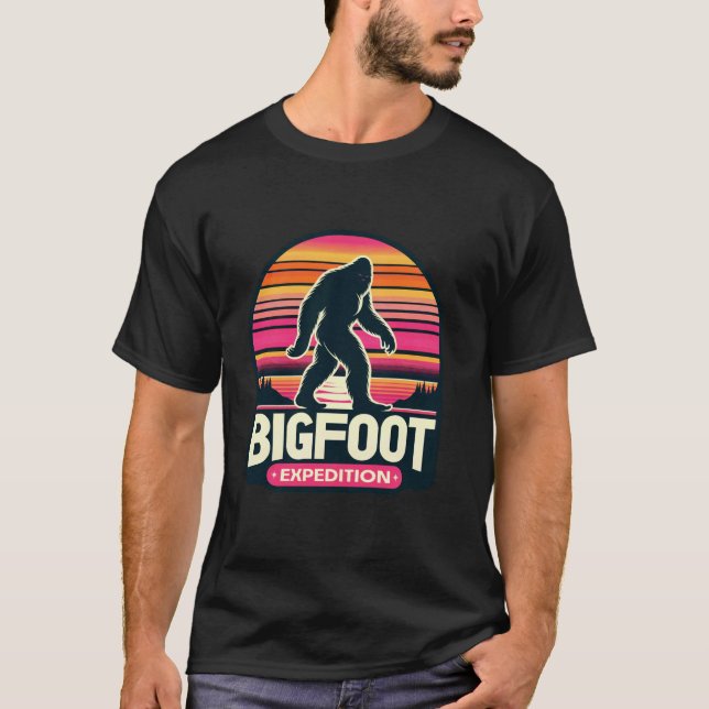 Camiseta Bigfoot Expedição Caminhando Sasquatch Hunter Long (Frente)