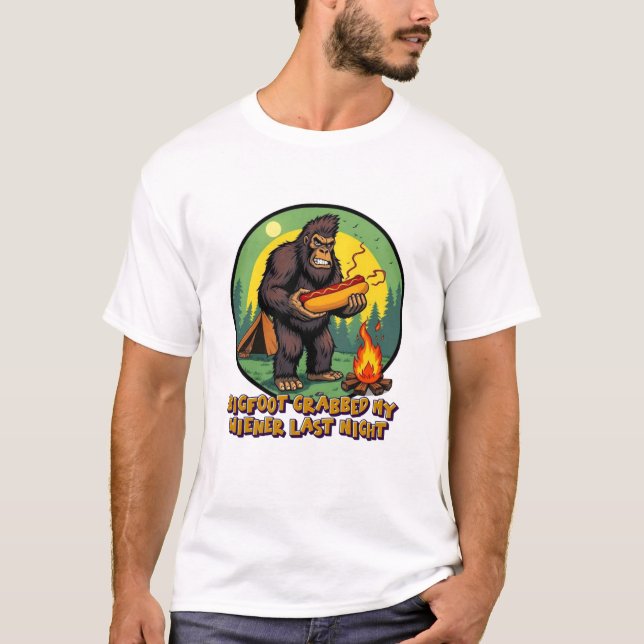 Camiseta Bigfoot Grabbed My Wiener Last Night (Frente)
