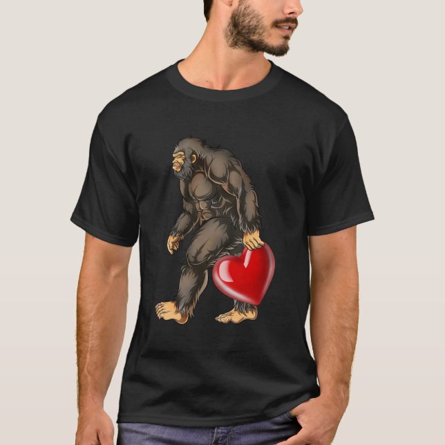 Camiseta Bigfoot Heart Dia de os namorados Love Sasquatch E (Frente)