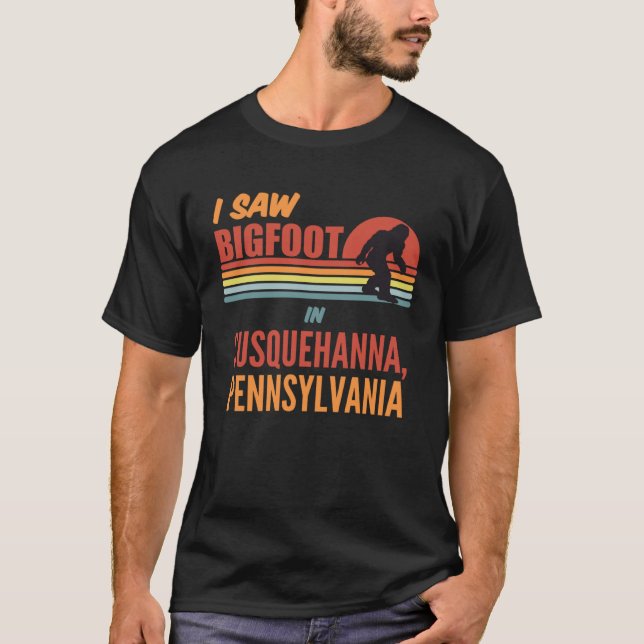 Camiseta Bigfoot Lives In Susquehanna Pennsylvania (Frente)