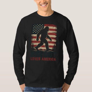 Camiseta Bigfoot Loves America, American Flag Sasquatch